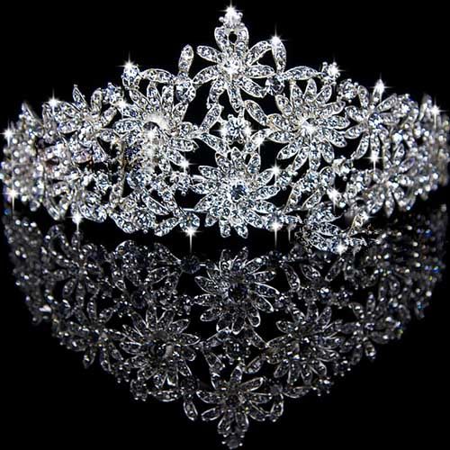 TIARAS E COROAS