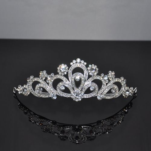 TIARAS E COROAS